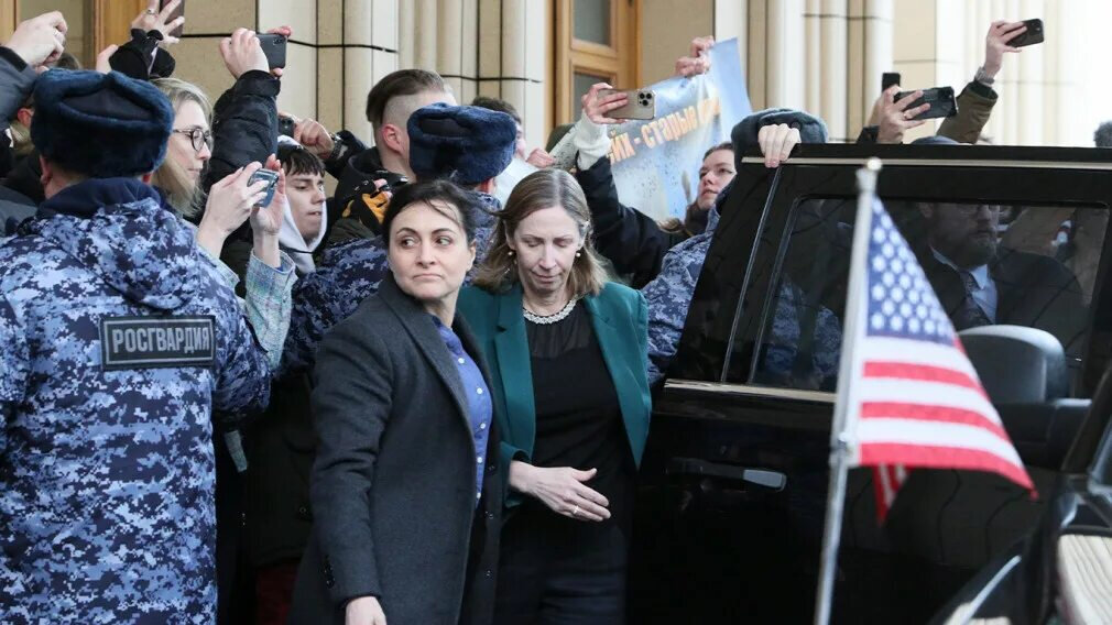 Послиха США сбегает