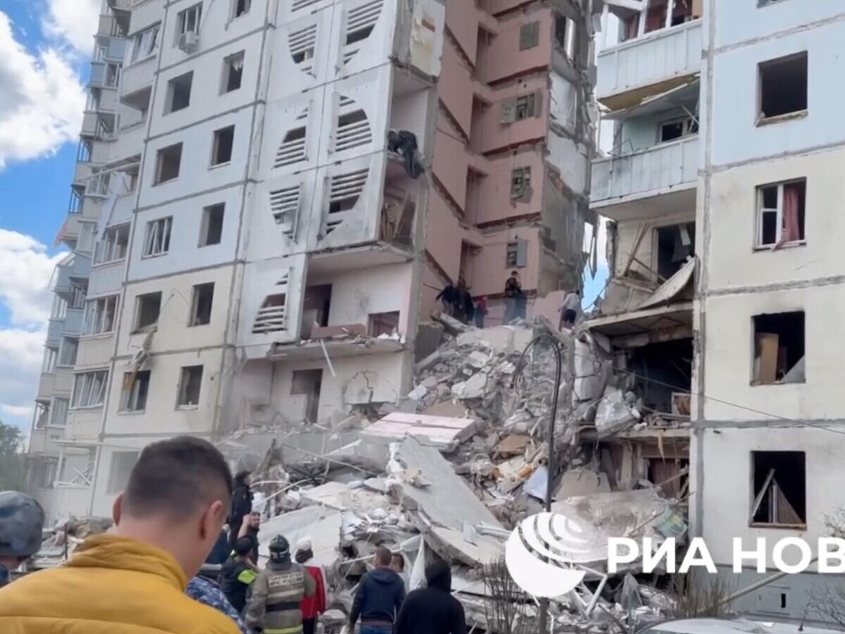    На месте обрушения подъезда в Белгороде. Кадр видео© РИА Новости