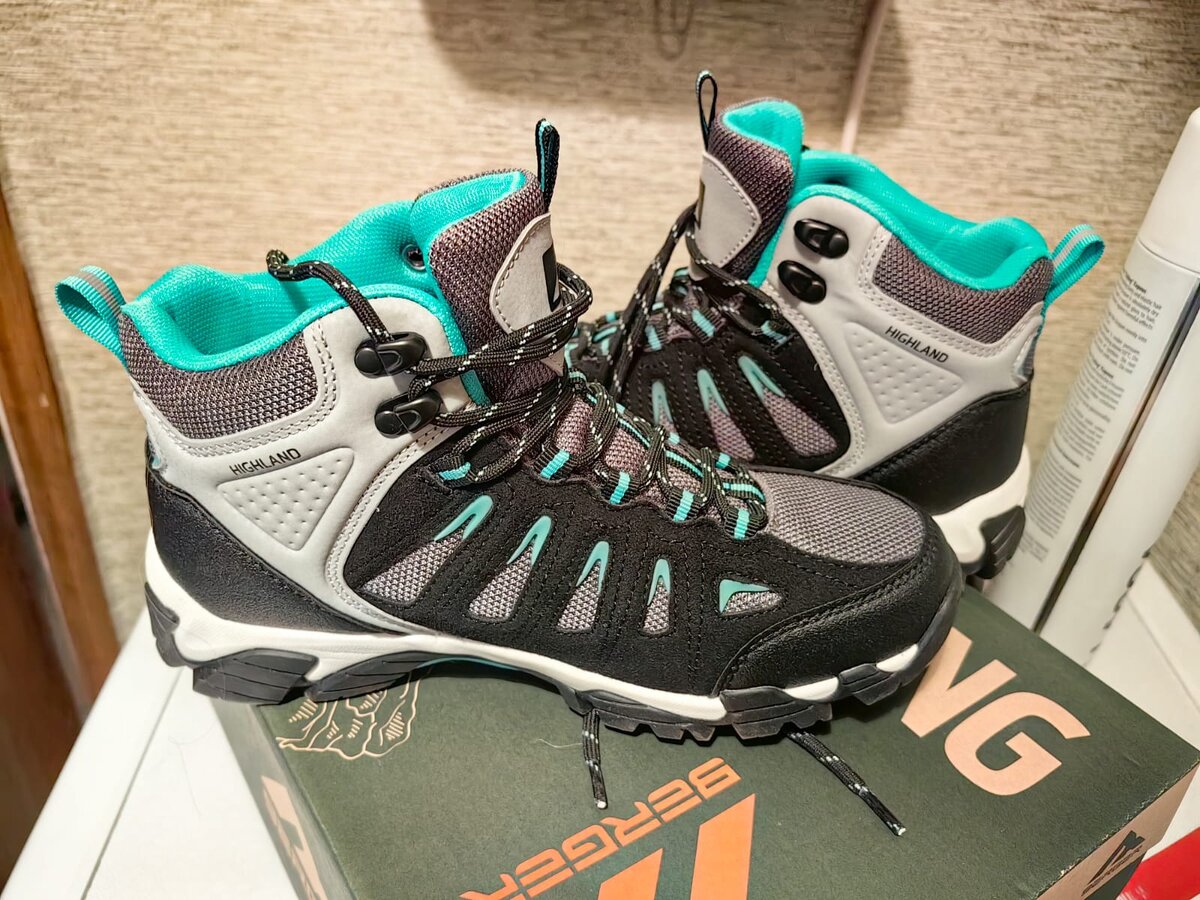 Трекинговые кроссовки