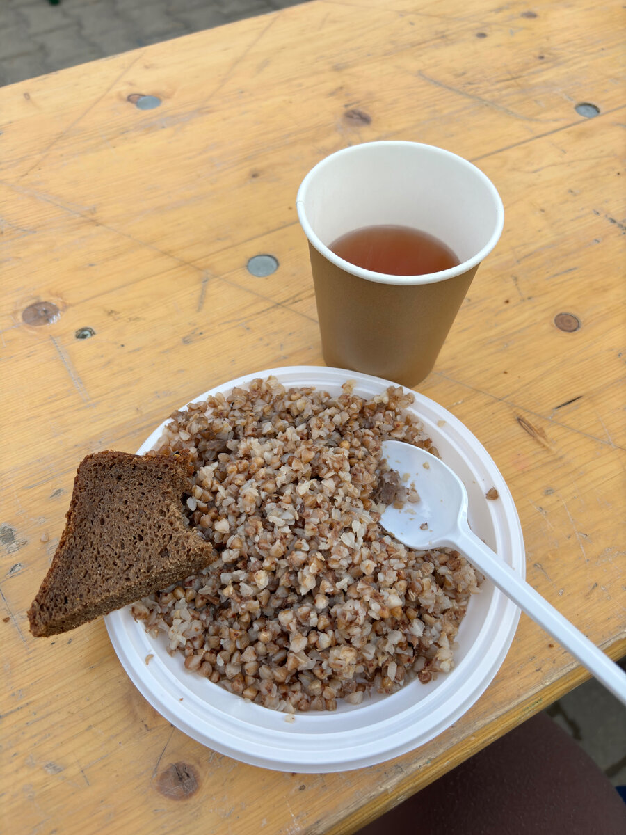 Все фото автора. Гречка из полевой кухни 9 мая в Екатерининском парке