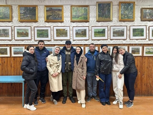    В селе Елховка выставили картины потомственного художника о малой родине