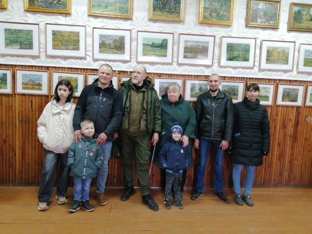   В селе Елховка выставили картины потомственного художника о малой родине