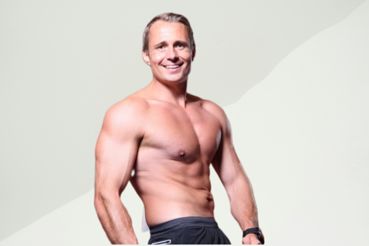 Нет, это не модель, а человек который успевает строить бизнесы, читать кучу книг, воспитывать троих детей и активно заниматься спортом. 