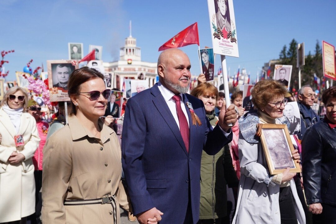 Сергей Цивилев с супругой 9 мая 2024 г. Фото с официальной страницы губернатора Кузбасса в соцсети "ВКонтакте"