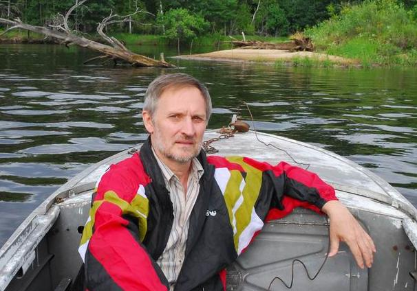 На фото - Александр Грунский на природе, на которой он работал большую часть жизни...