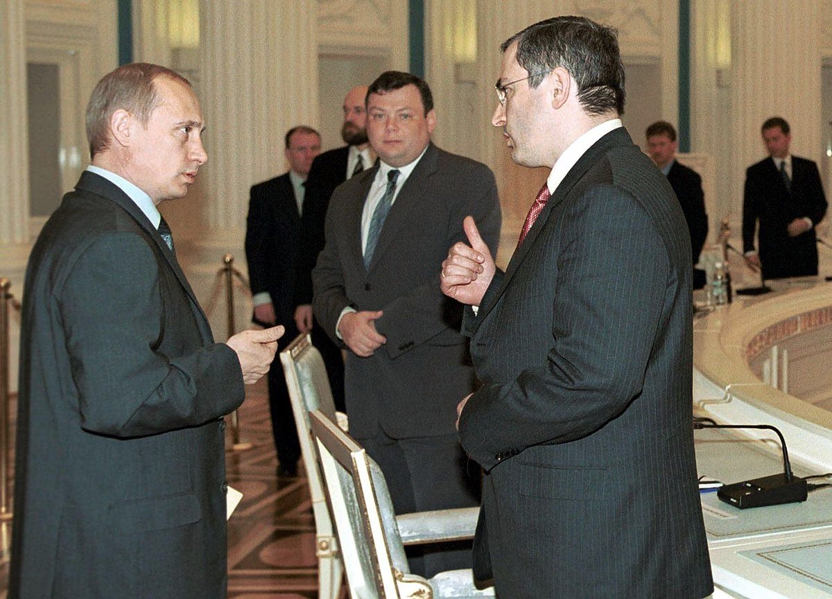 Путин и "олигархи", фото из Интернета (примерно 2001 год)  https://en.m.wikipedia.org/wiki/File:Vladimir_Putin_31_May_2001-2.jpg