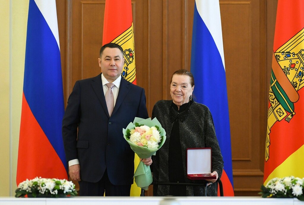 Игорь Руденя поздравил с 83-летием актрису ТАТД Наину Хонину