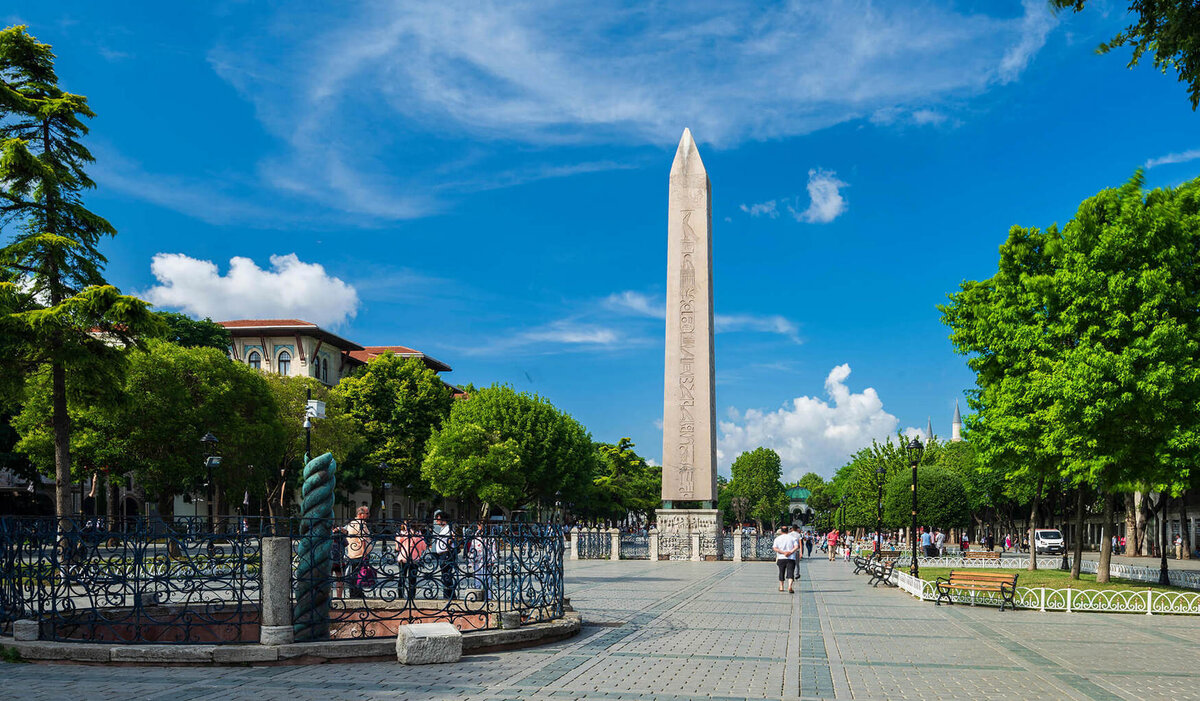 Площадь ипподрома