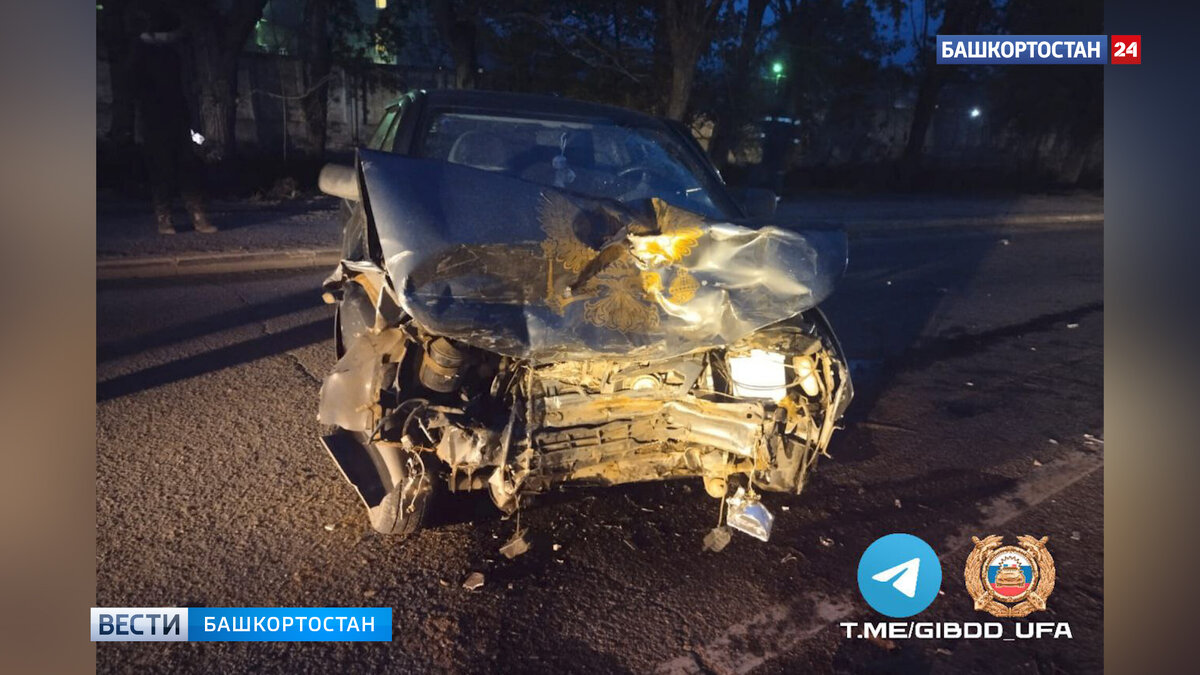    В Уфе водитель ВАЗа столкнулся со встречной легковушкой: Niva опрокинулась