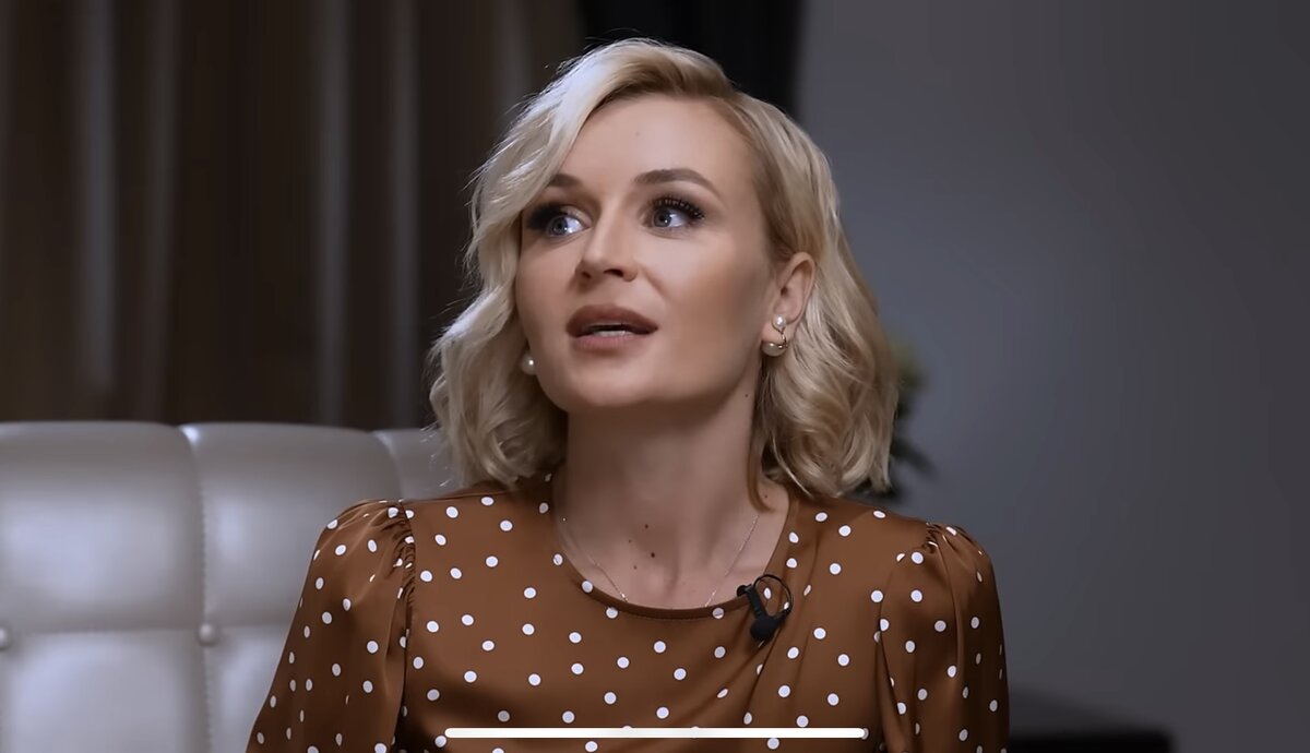 кадр из интервью на канале Надежды Стрелец