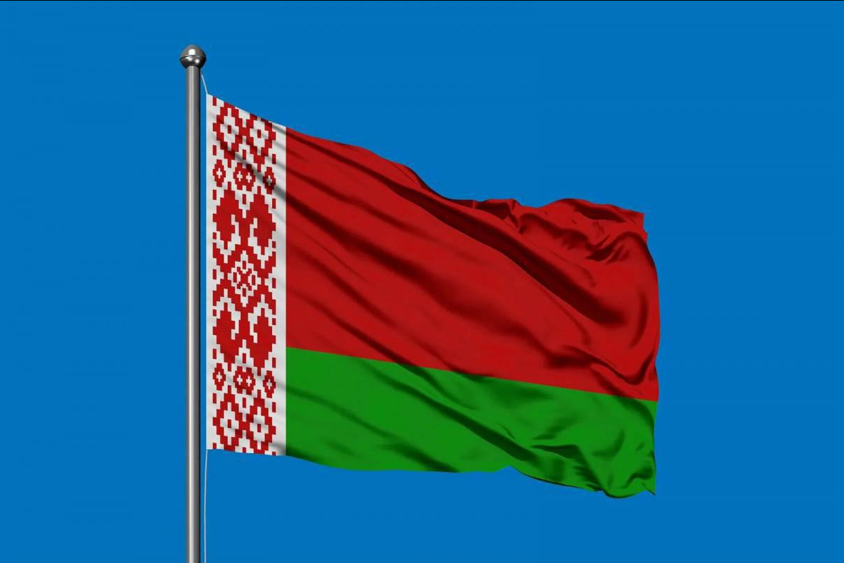 Читаю, что пишет официальная Беларусь:

«Дорогие друзья!
Сегодня в Беларуси отмечается День Государственного флага, Государственного герба и Государственного гимна.