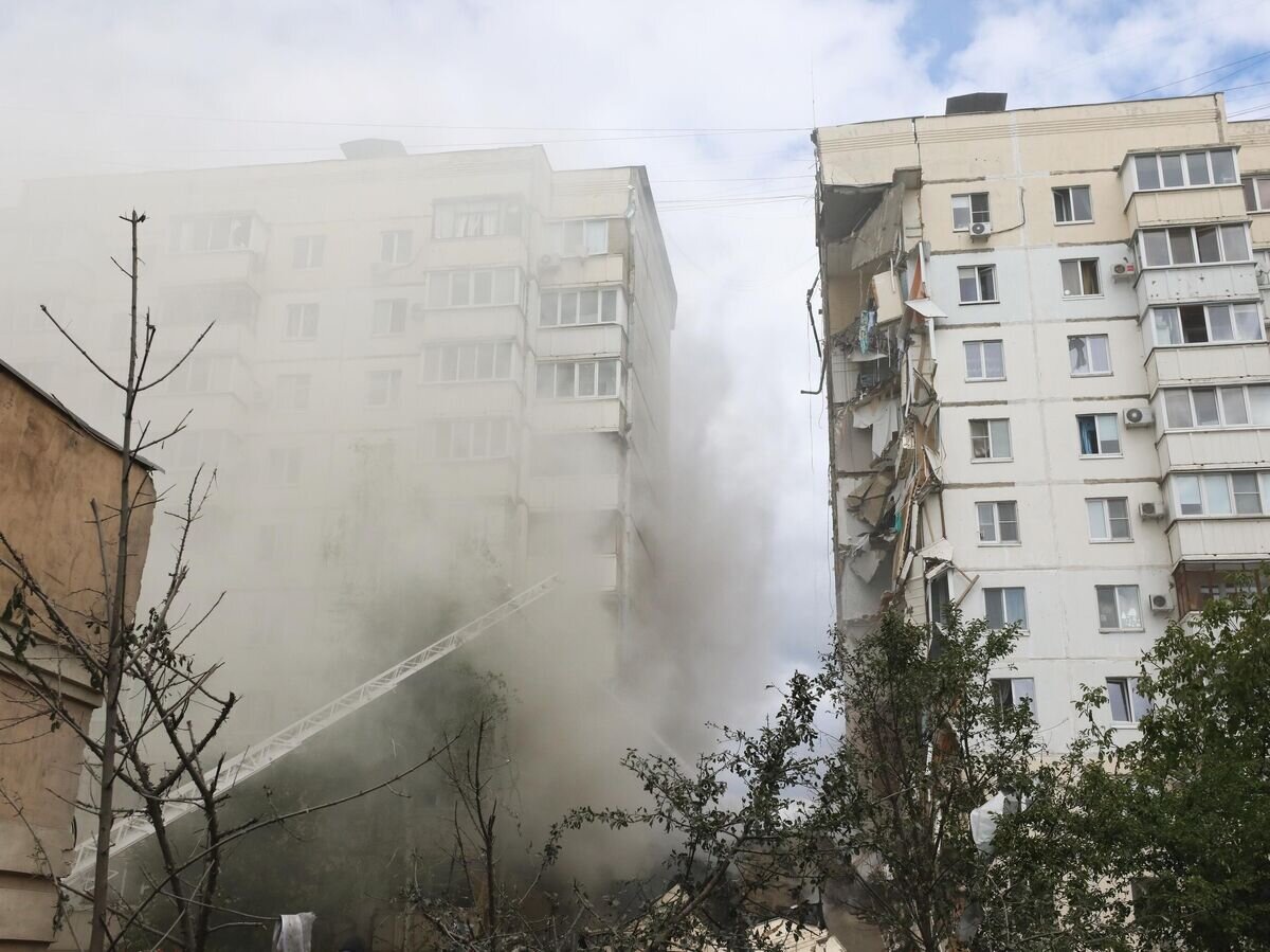    В Белгороде в результате обстрела ВСУ обрушился подъезд многоквартирного жилого дома© РИА Новости / Павел Колядин