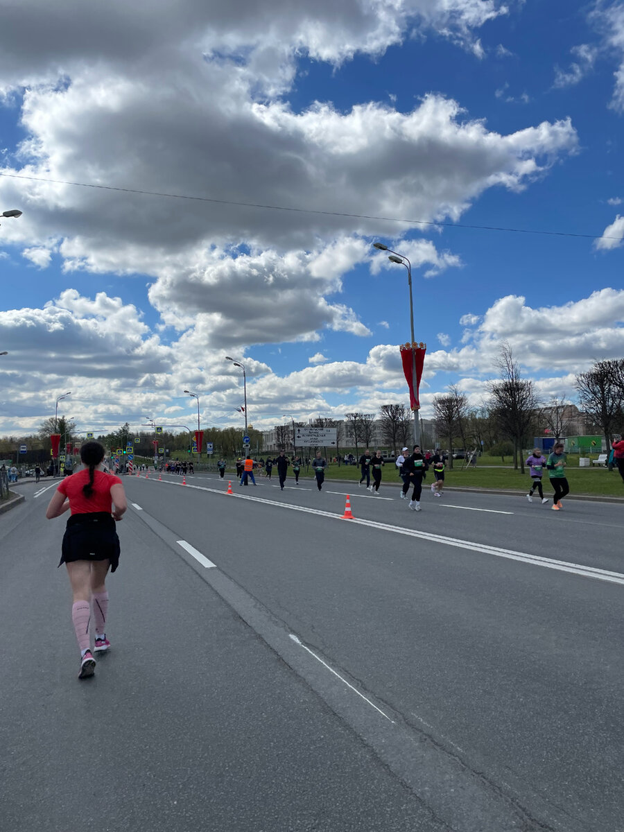 это начало дистанции - бежим по Петербургскому шоссе.