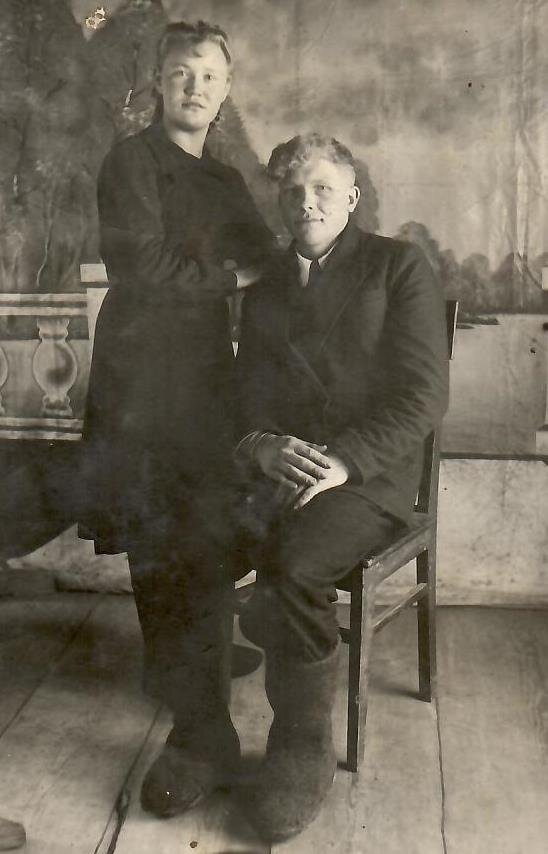 Довоенная фотография: Василий Сергеевич и его жена, Марина Николаевна. Фото из архива автора. 