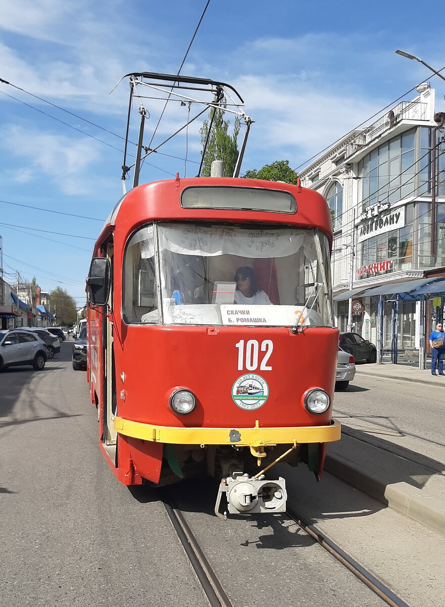 Татра Т4 (102) на Проспекте 40 лет Октября