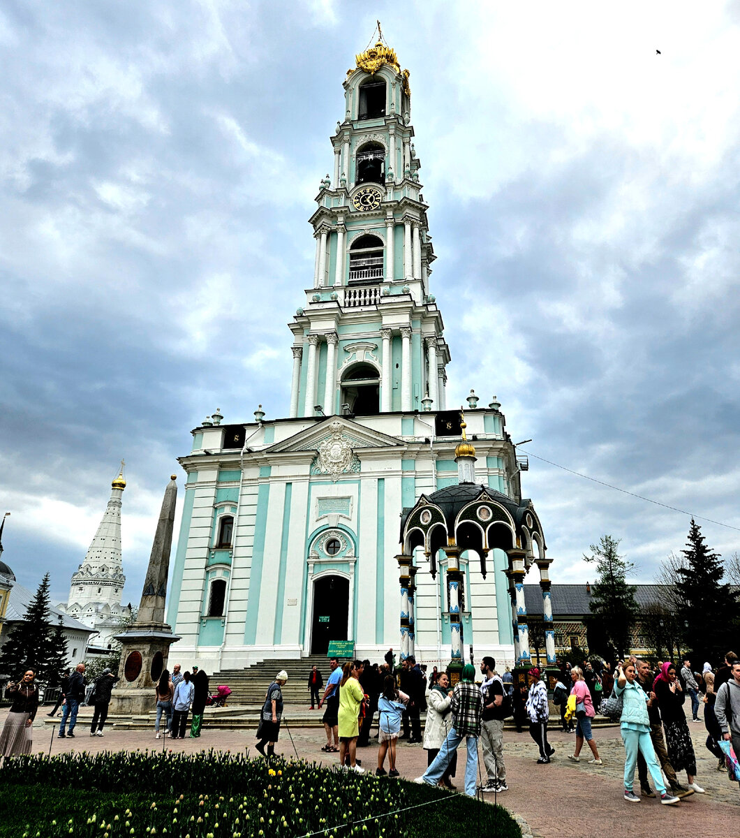 Колокольня в Троице-Сергиевой Лавре.