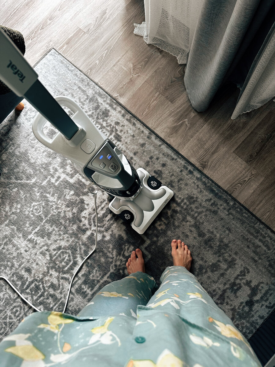 Ковер на фото еще немного сырой, но следов от земли не осталось.