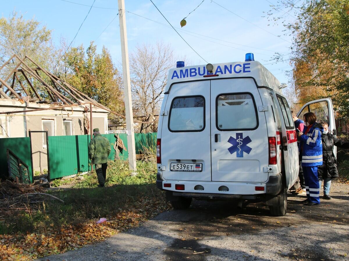    Последствия обстрела в Донецке© РИА Новости / Сергей Аверин