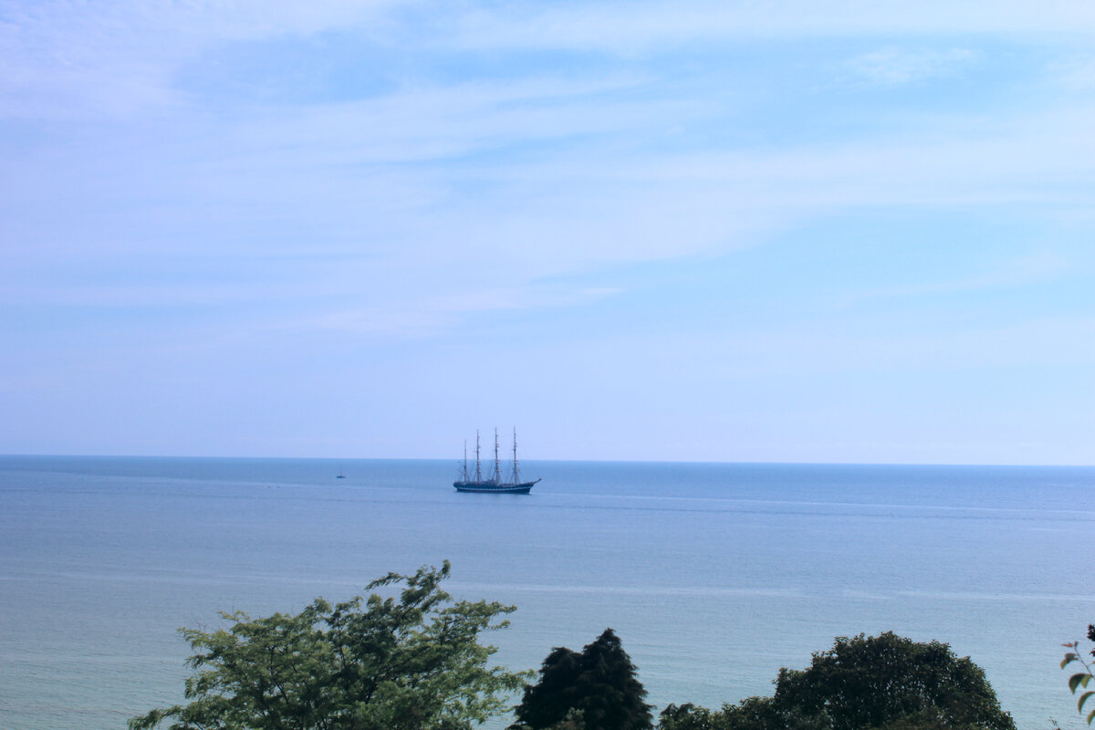 Барк «Крузенштерн» на подходе к морпорту Сочи 