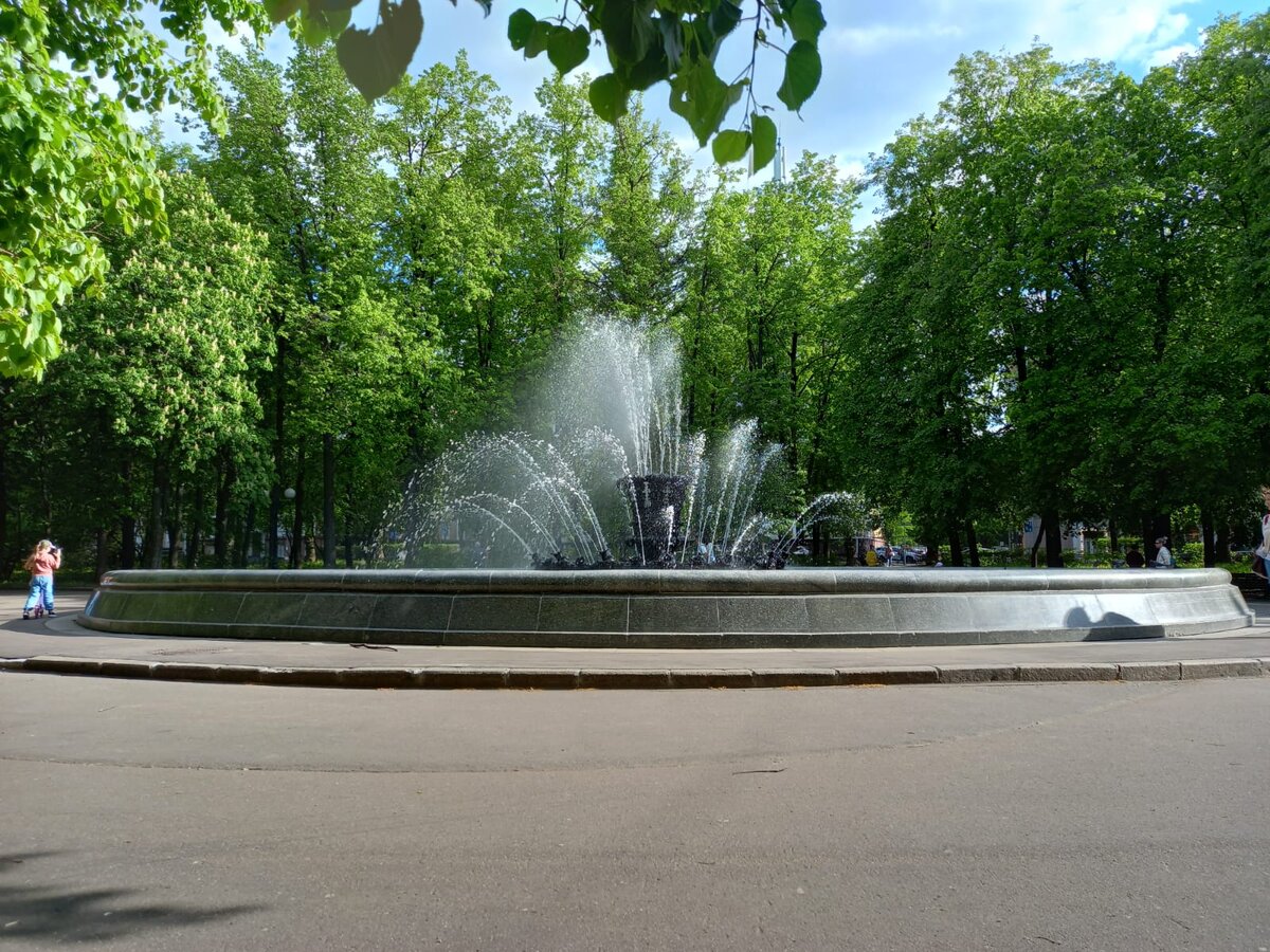 Фонтан Георгиу-Деж (1950) . Фото автора.