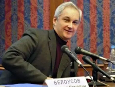 Долго расшаркиваться не стану - пора сразу к теме основной переходить. Офицеры уже поздравляют друг друга с нежданным праздником - Сергей Кожубедович Шойгу более не министр обороны страны.-4