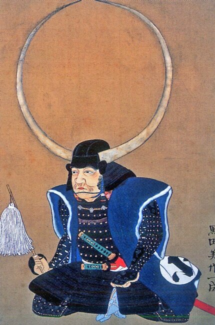 Самурай Курода Кацусиге, изображенный в дзимбаори поверх доспеха. 1571-1520.