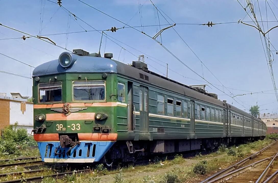 ЭР-22 в раскраске советского МПС.