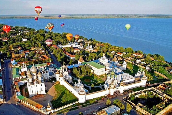 Вид на Ростовский кремль с высоты птичьего полёта. /Фото: putidorogi-nn.ru