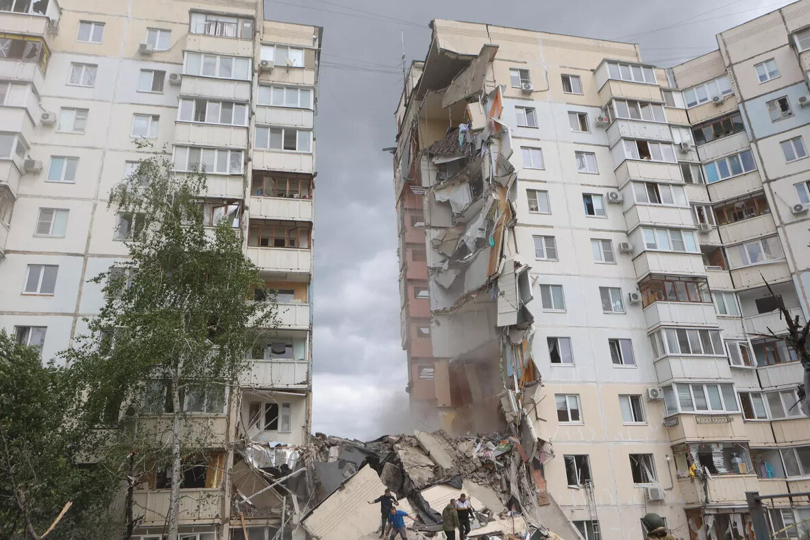 Мэрия Белгорода вскоре после полуночи объявила об опасности атаки беспилотников. Два мощных взрыва прозвучали в столице Белгородской области.