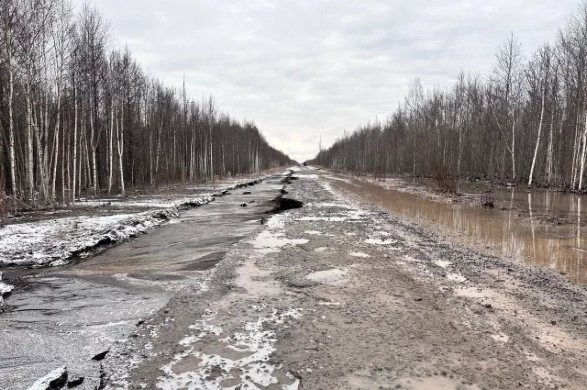    На Камчатке продолжают восстанавливать размытую селем дорогу