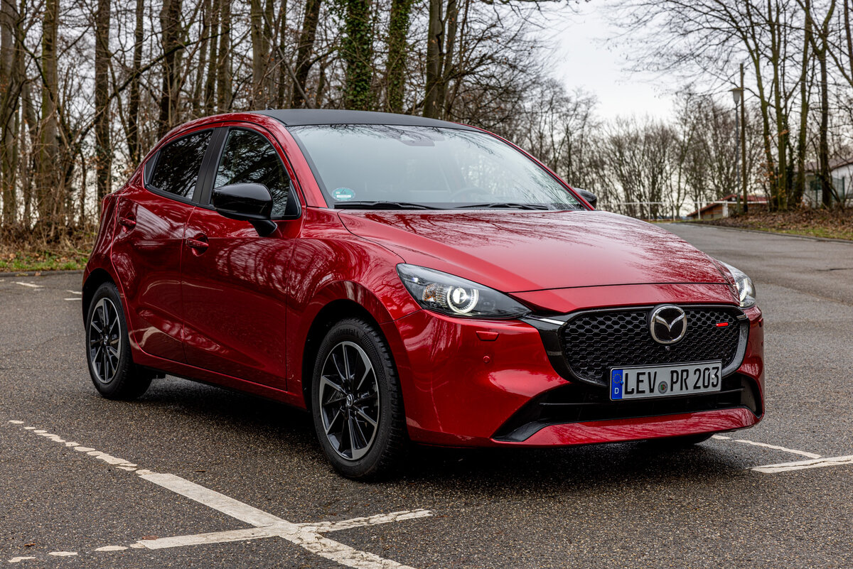 Mazda2 теперь может похвастаться элегантным рестайлингом!))