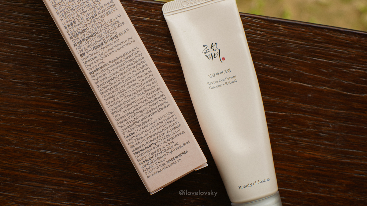 На упаковке названия двух активных ингредиентов крема: женьшень и ретиналь