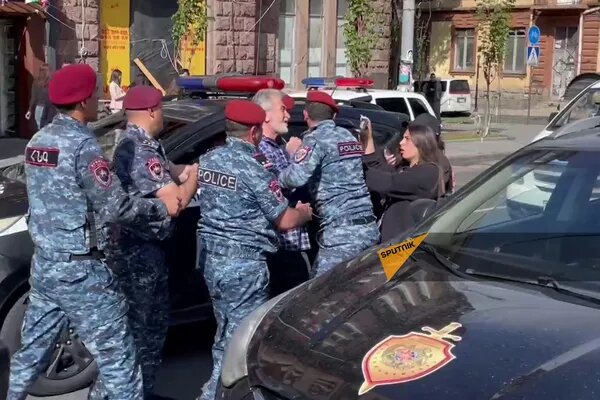 Задержания участников акций неповиновения на улице Туманяна (13 мая 2024). Еревaн