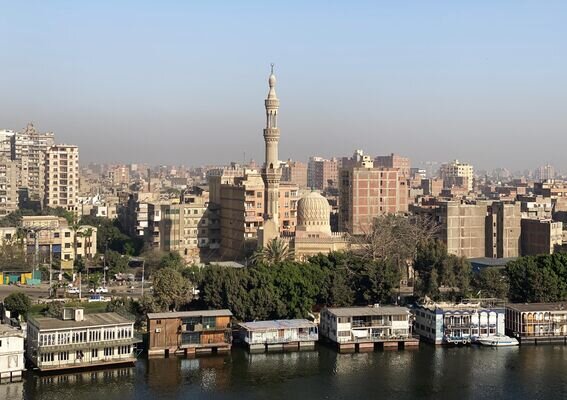 Египет, вид на мечеть и реку Нил в Каире