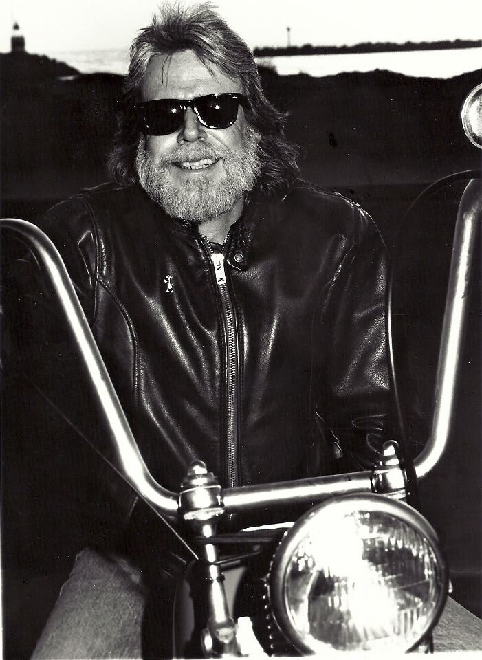 ...и мотоциклист