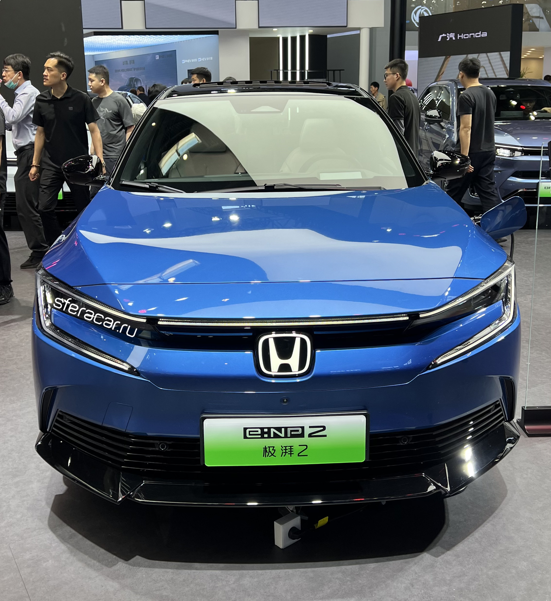 18–я Международная автомобильная выставка в Пекине, проходившая с 25 апреля по 4 мая, ориентирована на «зеленую» энергетику и новейшие технологии в отрасли.-1-2