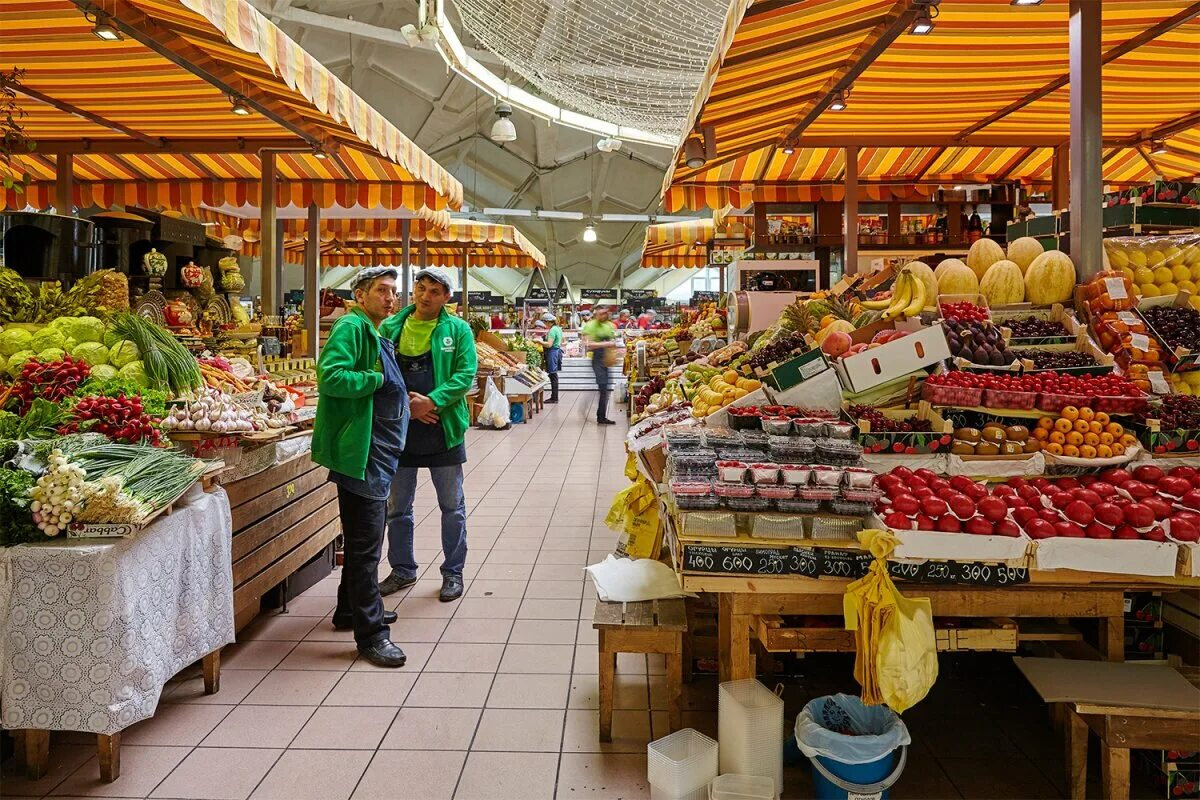"Продавцы" - сплошь мигранты.