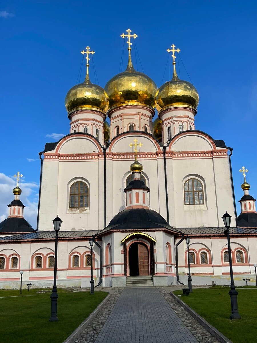 Центральный вход в Храм