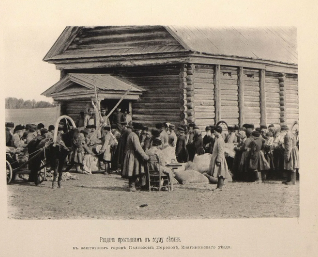 Раздача крестьянам семян в ссуду. Голод 1891-92 гг. Фото из открытых источников.