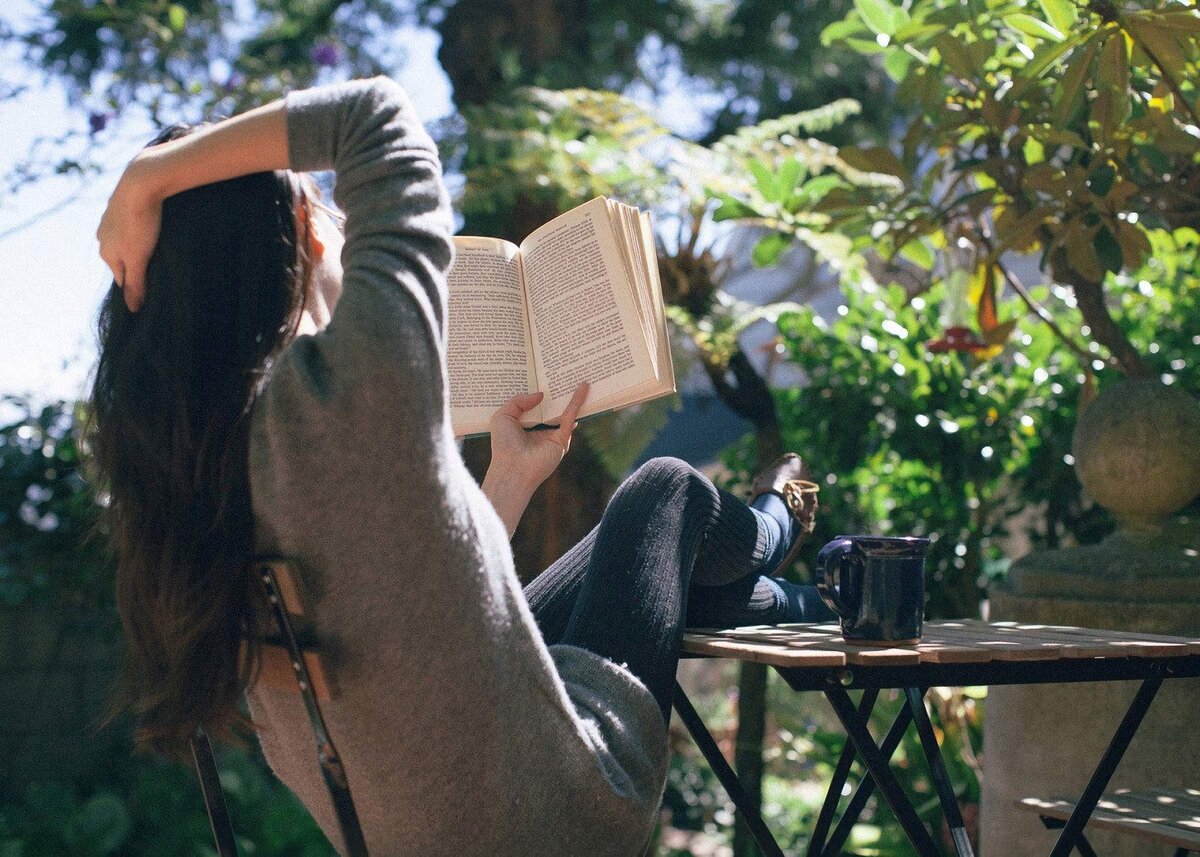 Образование как роскошь. Сразить "статусного мужчину" поможет книга. Фото: imghub