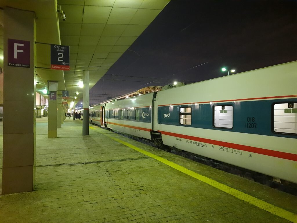 Поезд «Стриж» на Курском вокзале в Москве