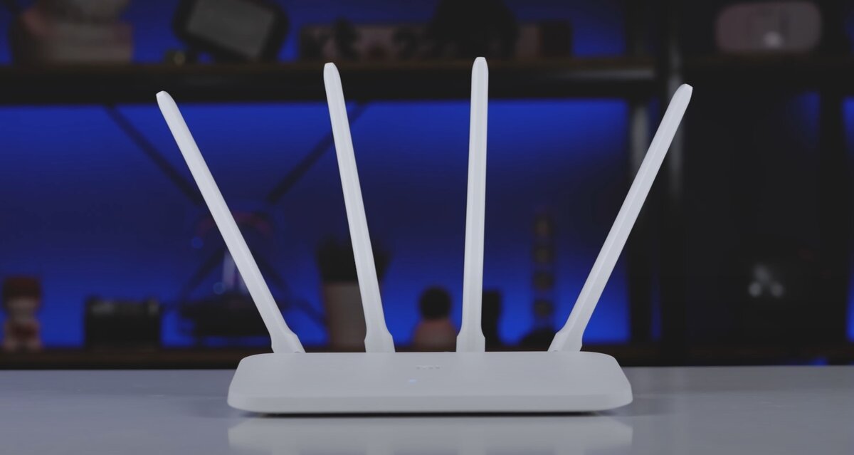 Router 4C — стильный роутер, который можно поставить даже на открытом месте в квартире. Источник: YouTube @xistore_by