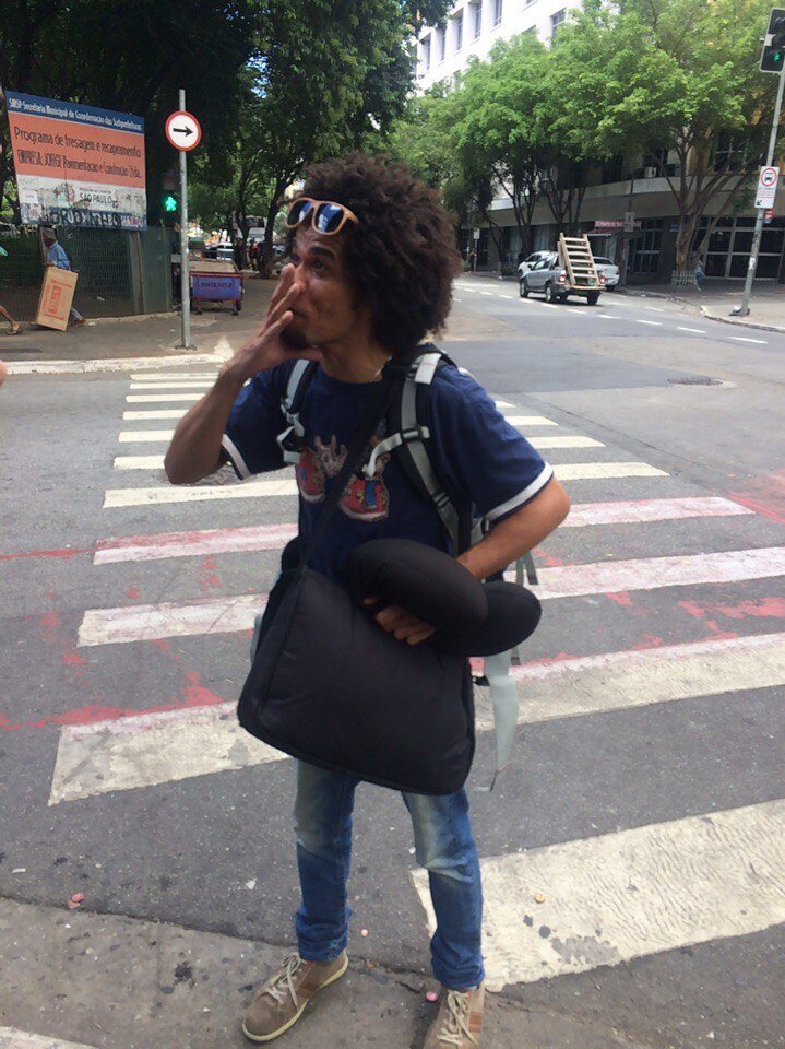 Веселый баянист, закрывавший мне обзор своим афрошаром всю дорогу