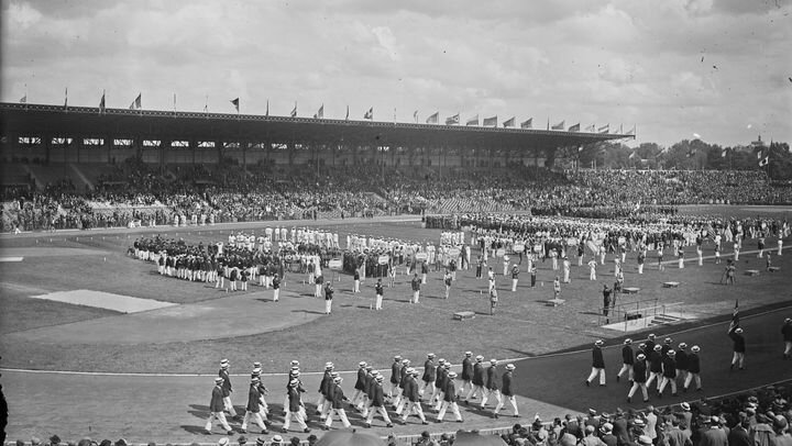Церемония открытия Олимпийских игр 1924 года в Париже на стадионе «Коломб» (AGENCE ROL. AGENCE PHOTOGRAPHIQUE / NATIONAL LIBRARY OF FRANCE)