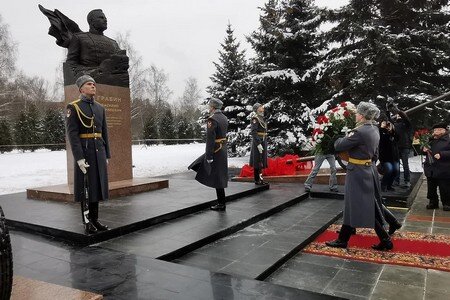 Мемориальный комплекс «Памятник В.Г.Грабину» в Королёве Московской области. Открыт 12 января 2021г. Скульптор Виталий Казанский.