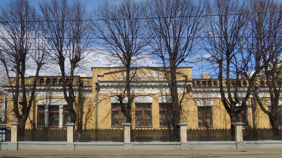 Парадный фасад особняка