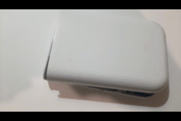 теперь снимаем заднюю крышку его держит всего два винтика и замки с тыльной стороны