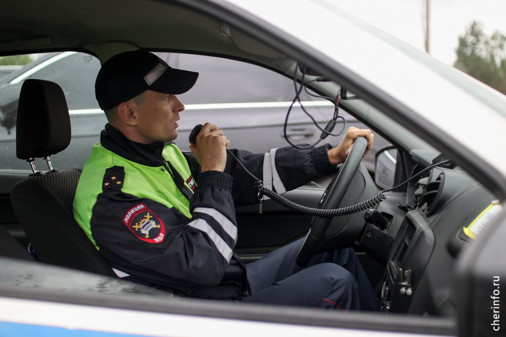    Усиленные дежурства на дорогах сотрудников ГИБДД вели с 8 по 12 мая. За пять дней инспекторы пресекли 604 нарушения правил дорожного движения.