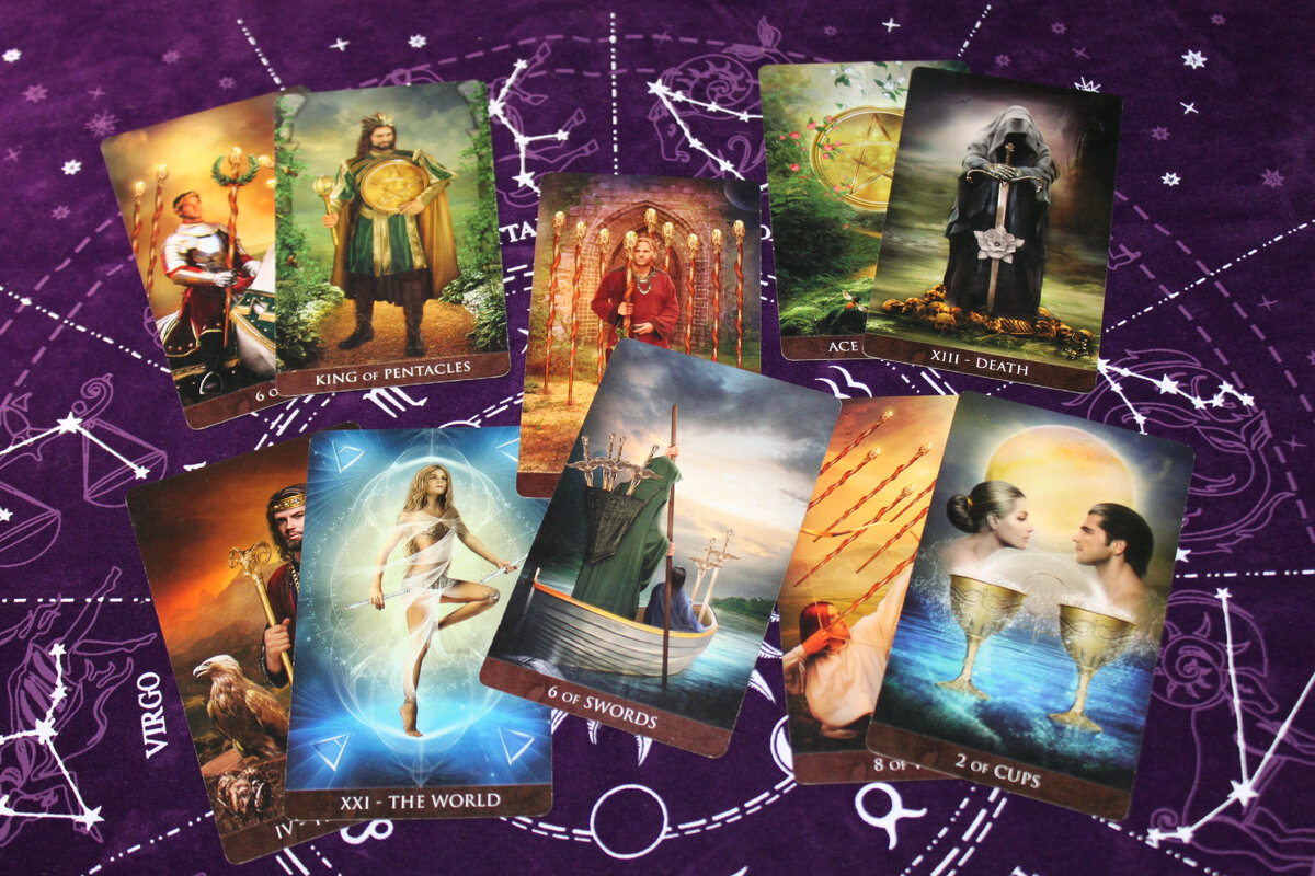 Таро расклад: «Что он(а) думает обо мне?» Первый вариант. Магия простыми словами.