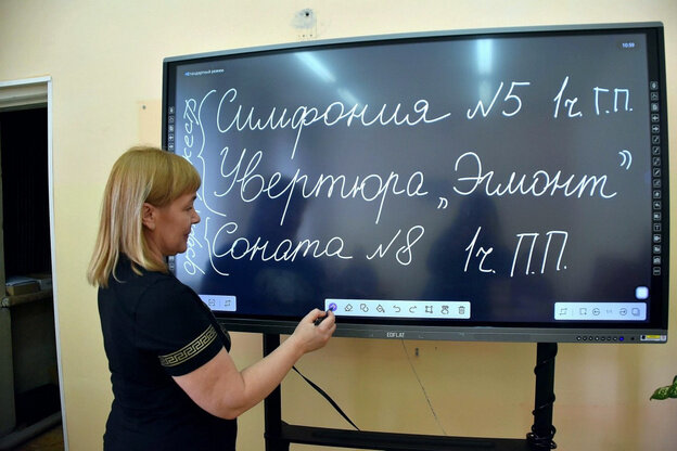    В Вахрушах музыкальная школа получила новые инструменты и оборудование